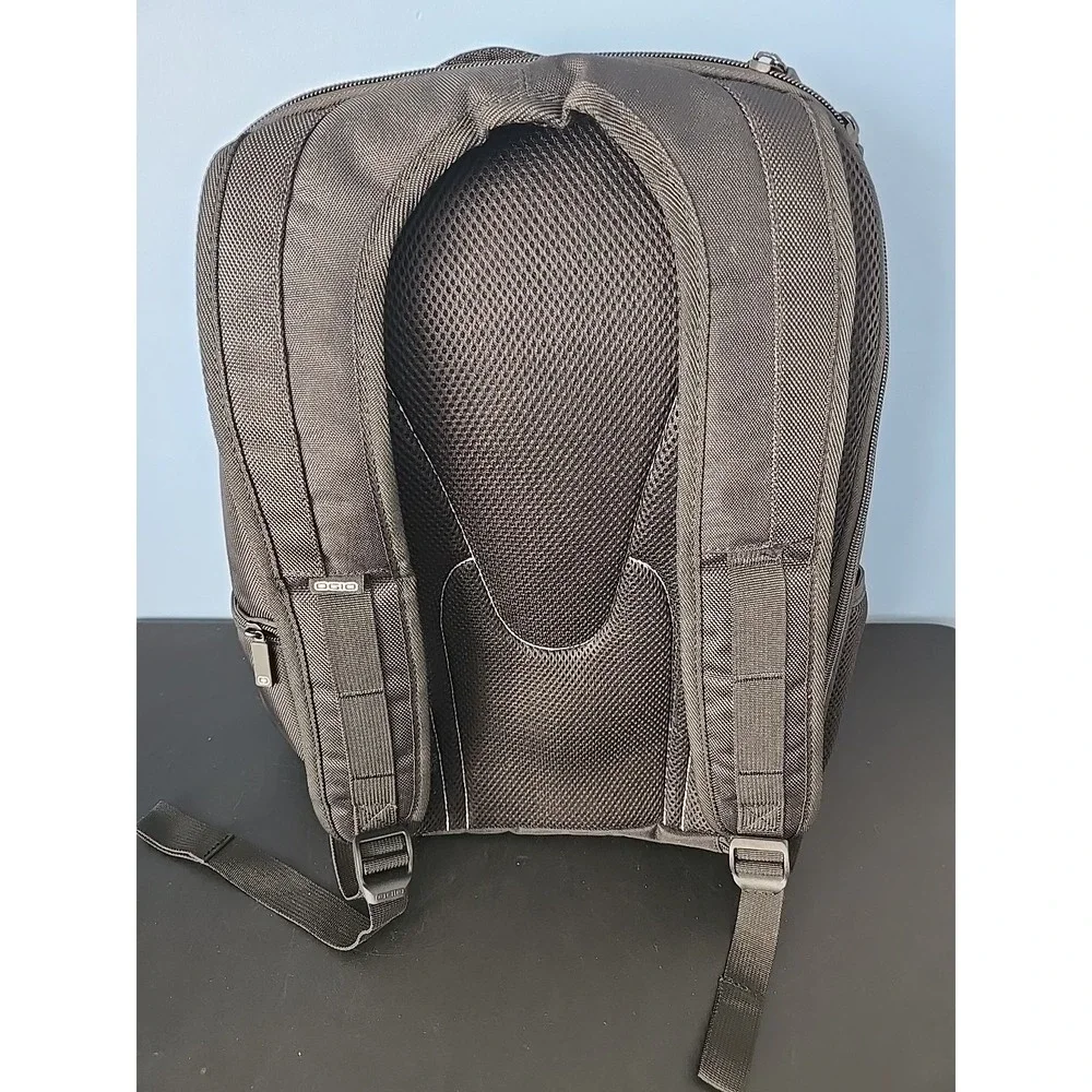 Ogio Checkpoint Friendly Travel 17